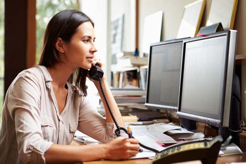 Female,Architect,Working,At,Desk,On,Computer